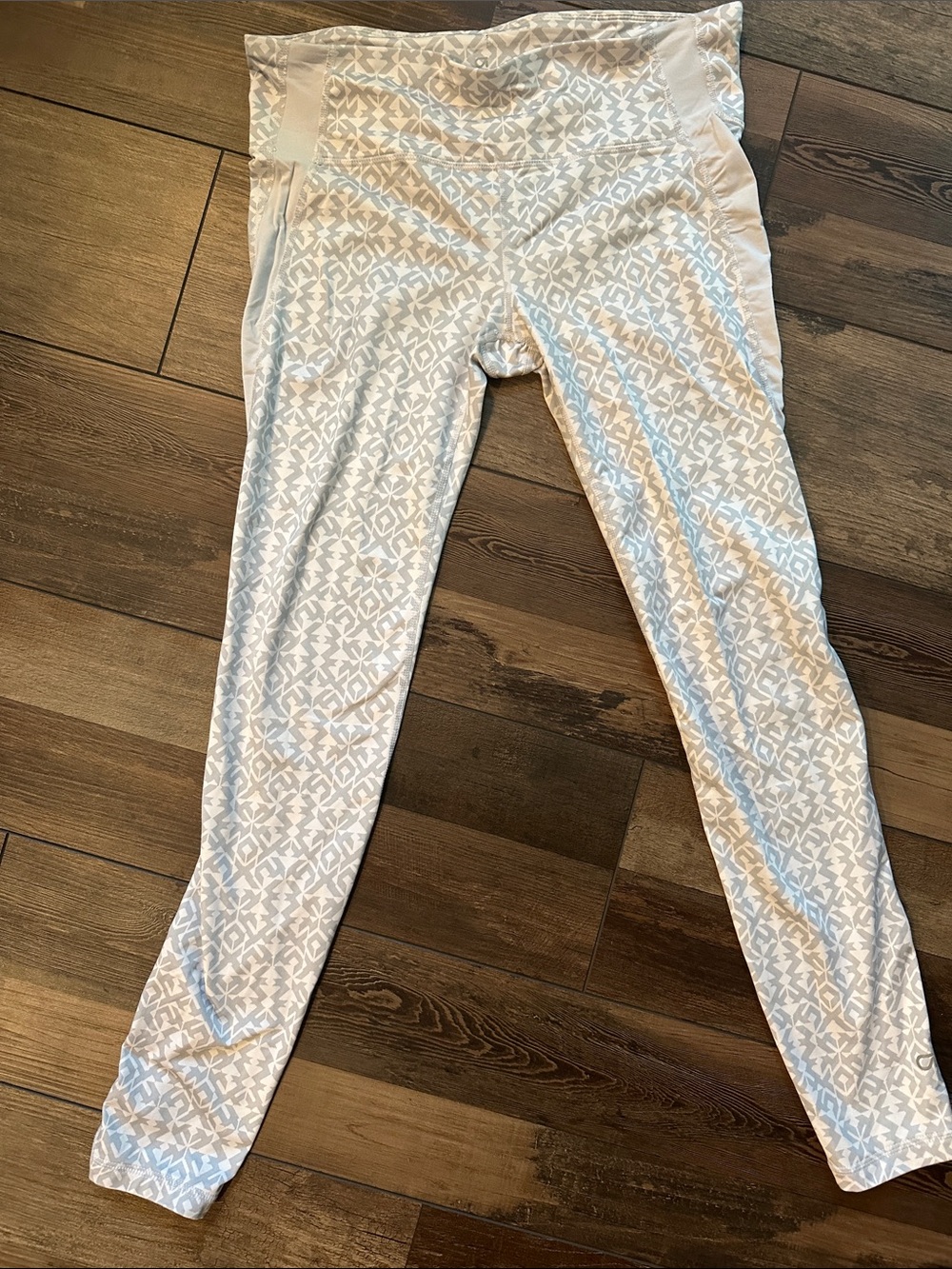 GAP GapFit White & Light Gray Geometric Leggings